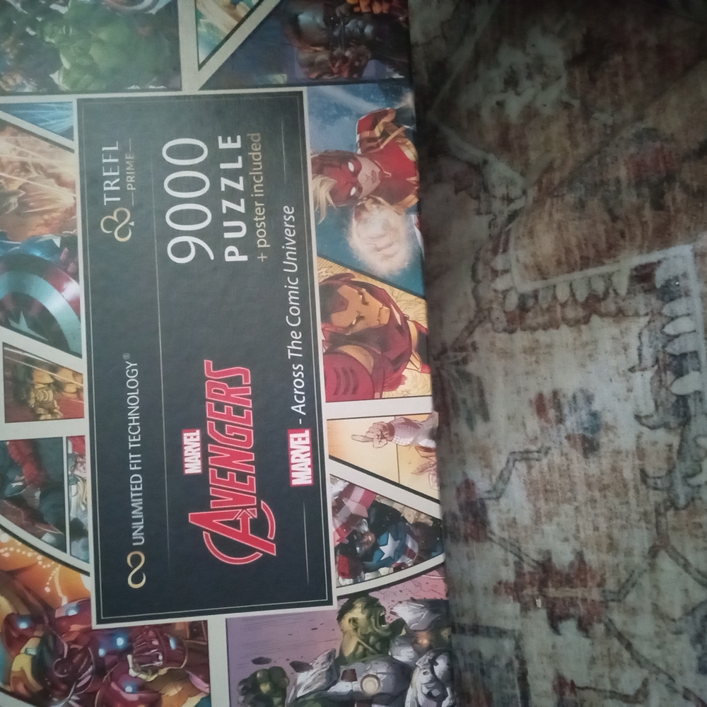 Marvel Avengers 9000 Piece Puzzle